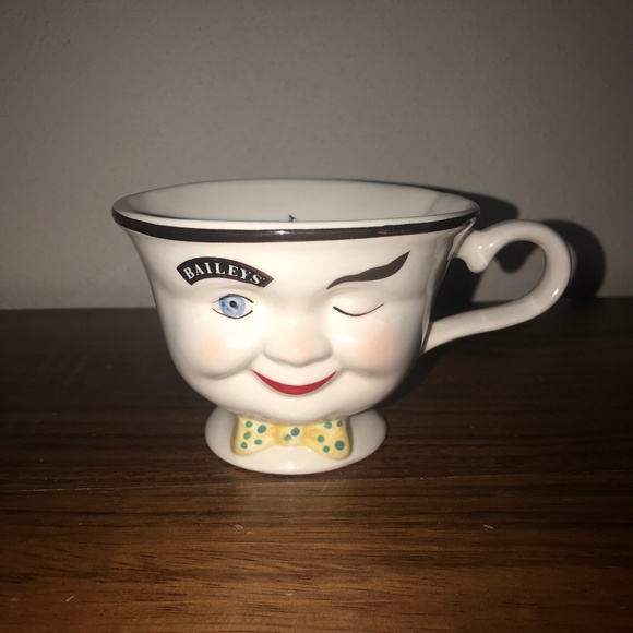 Baileys Irish Cream YUM Coffee Mug Cup Winking Eye Face Red Robin 1996 - Picture 1 of 3